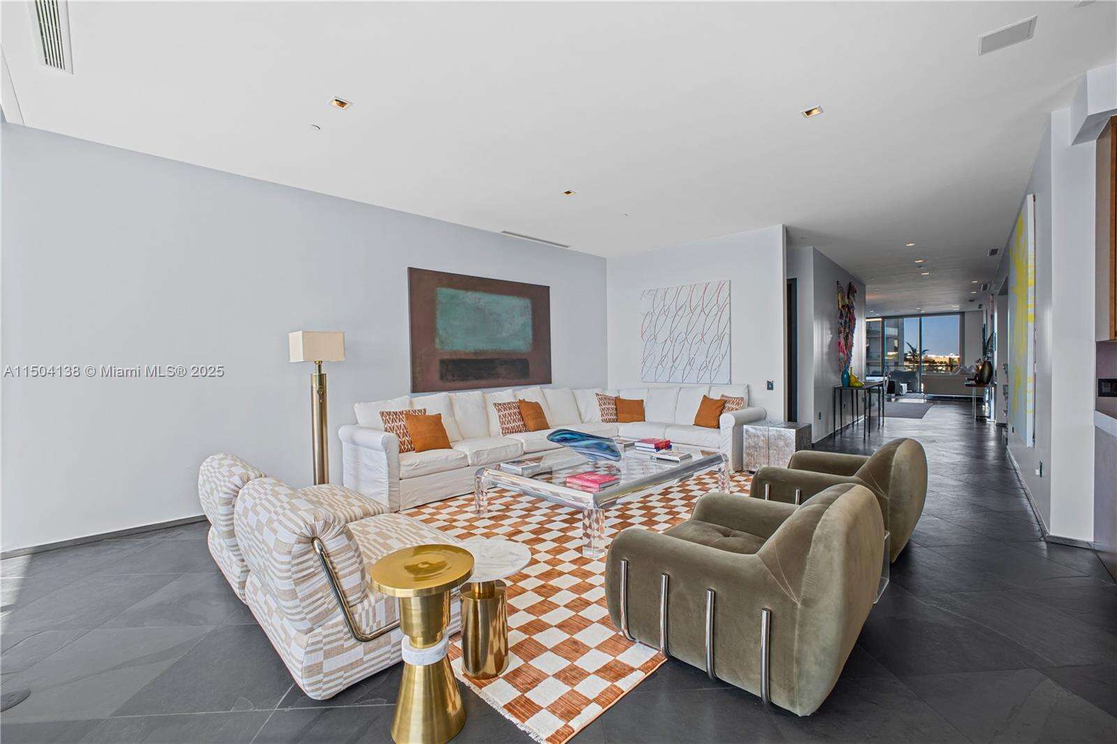 Apogee Unit #502 | Picture 15