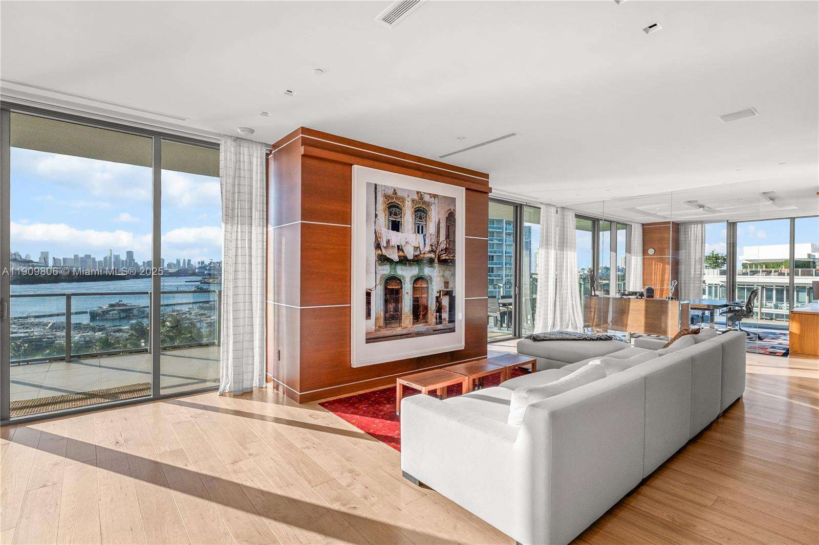 Apogee Unit #704 | Picture 11