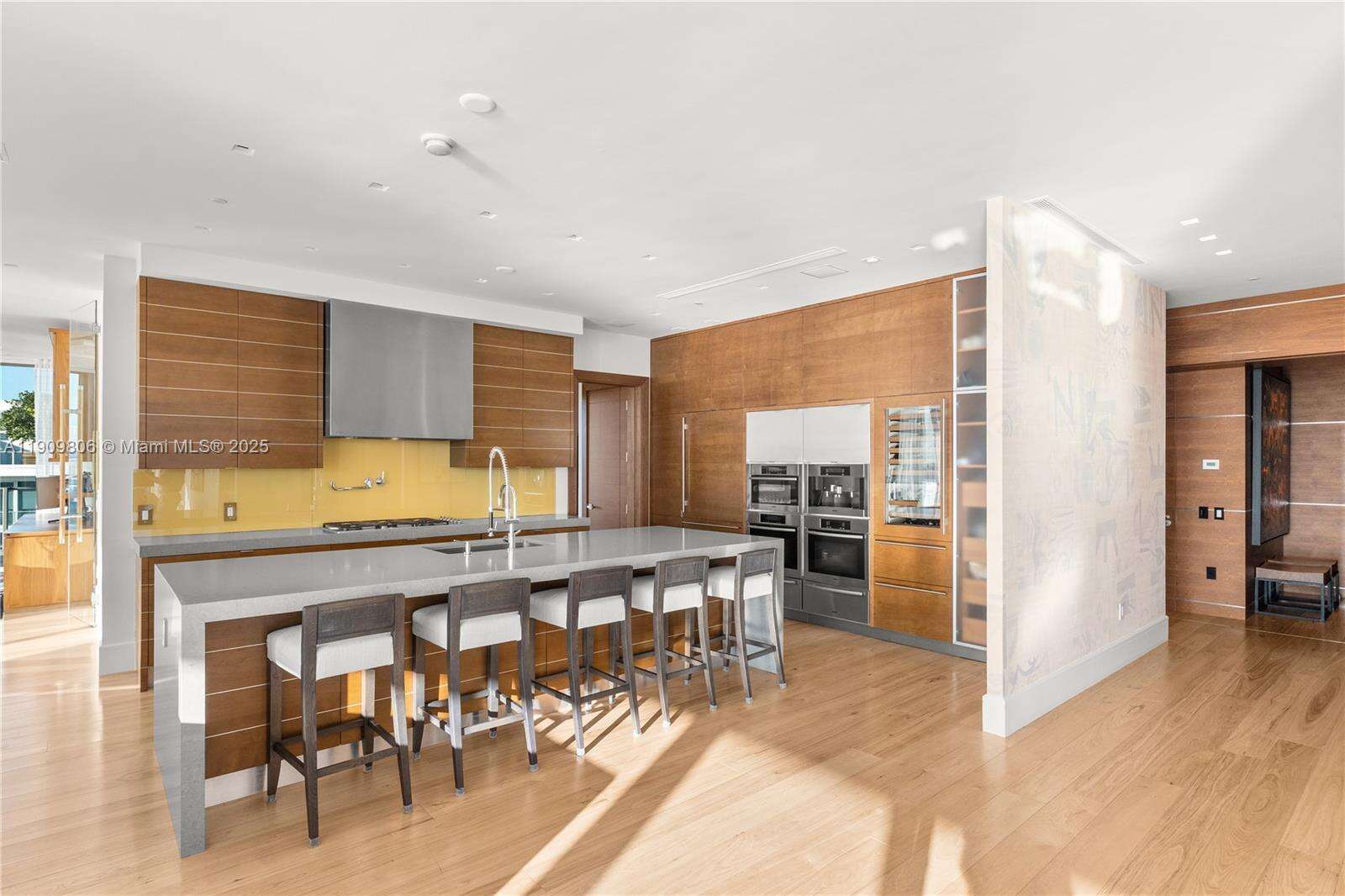 Apogee Unit #704 | Picture 16