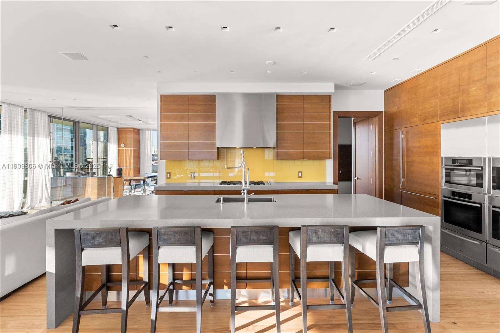 Apogee Unit #704 | Picture 17