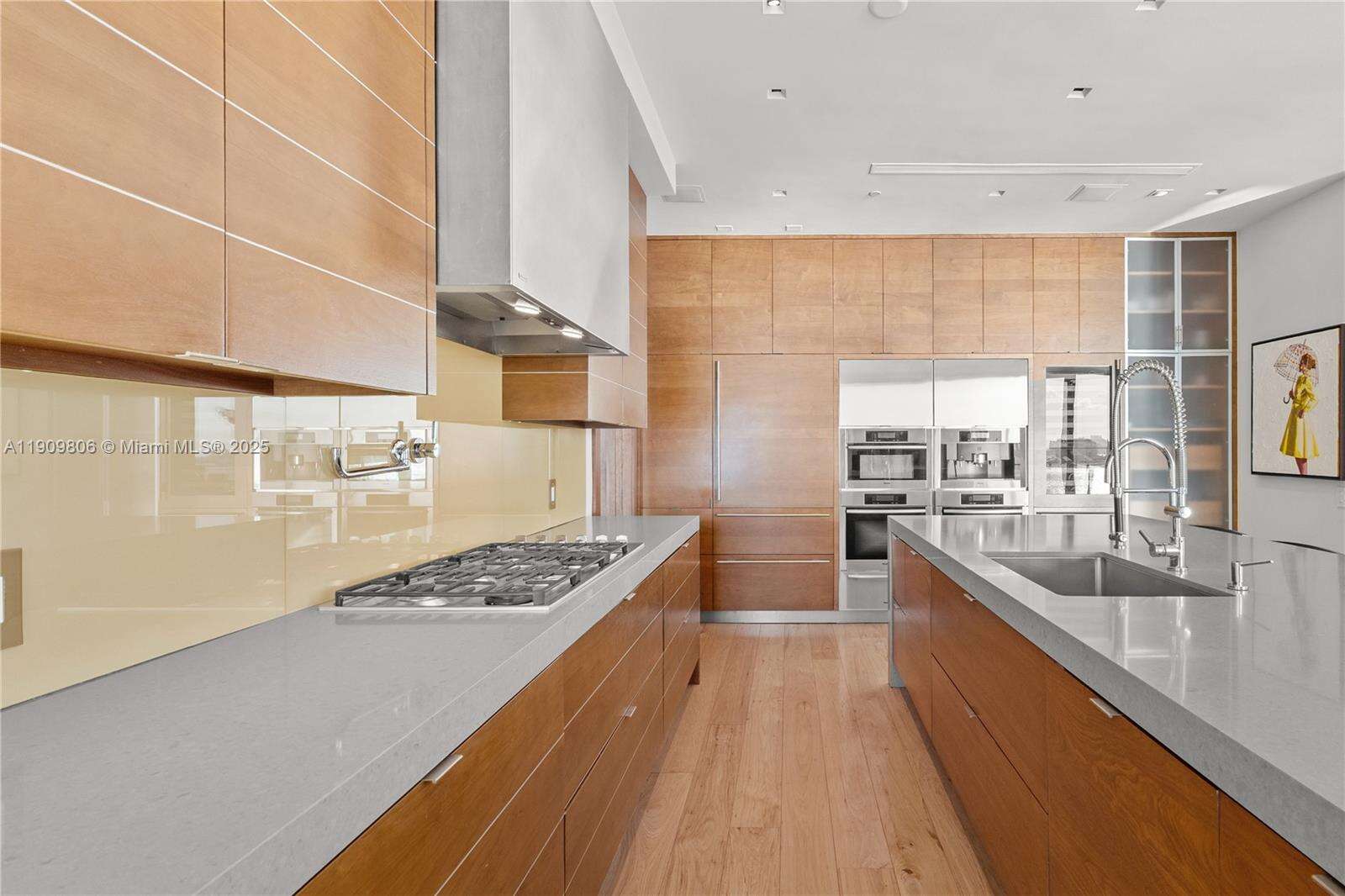 Apogee Unit #704 | Picture 18