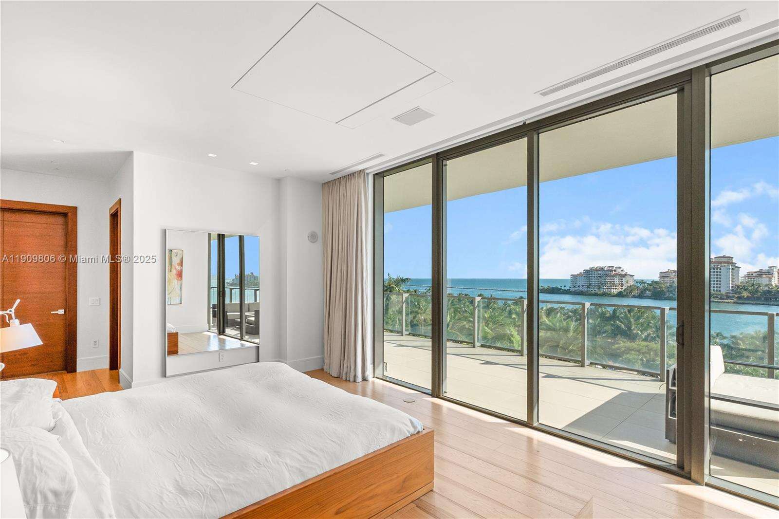 Apogee Unit #704 | Picture 21