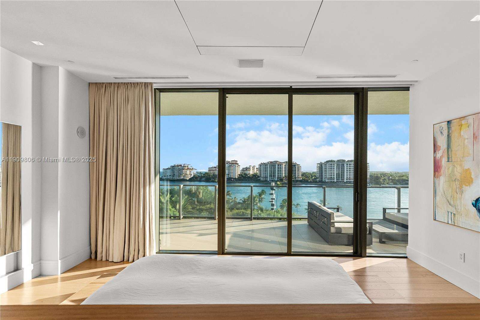 Apogee Unit #704 | Picture 22