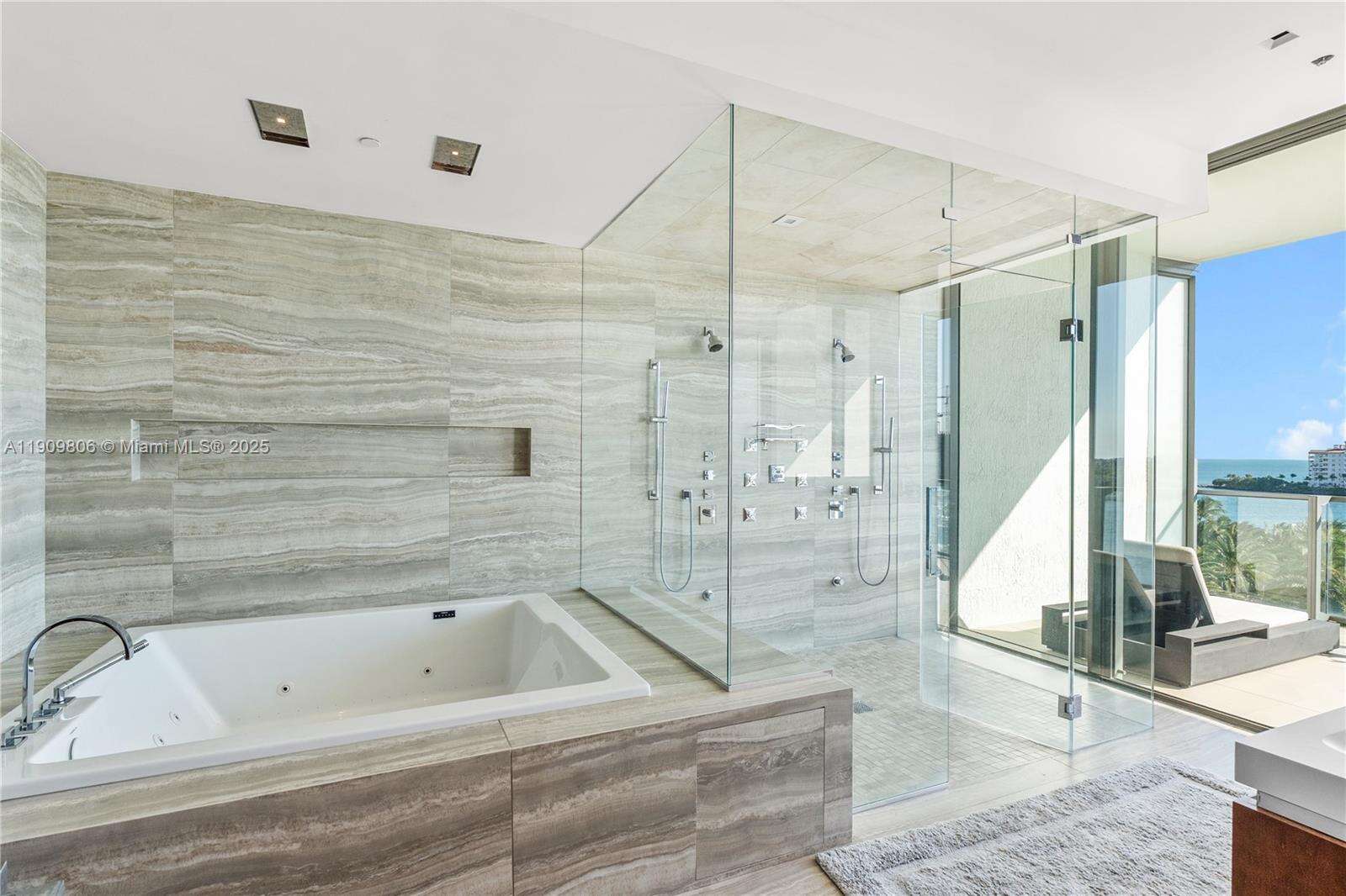 Apogee Unit #704 | Picture 23