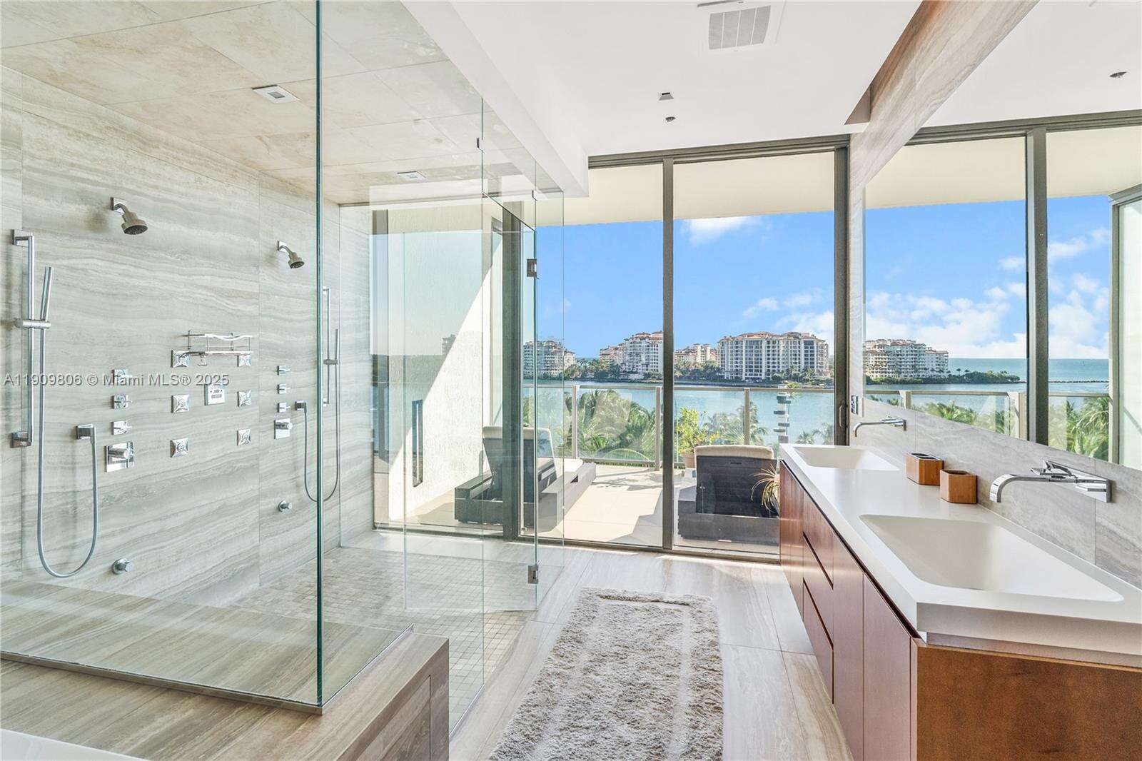 Apogee Unit #704 | Picture 24