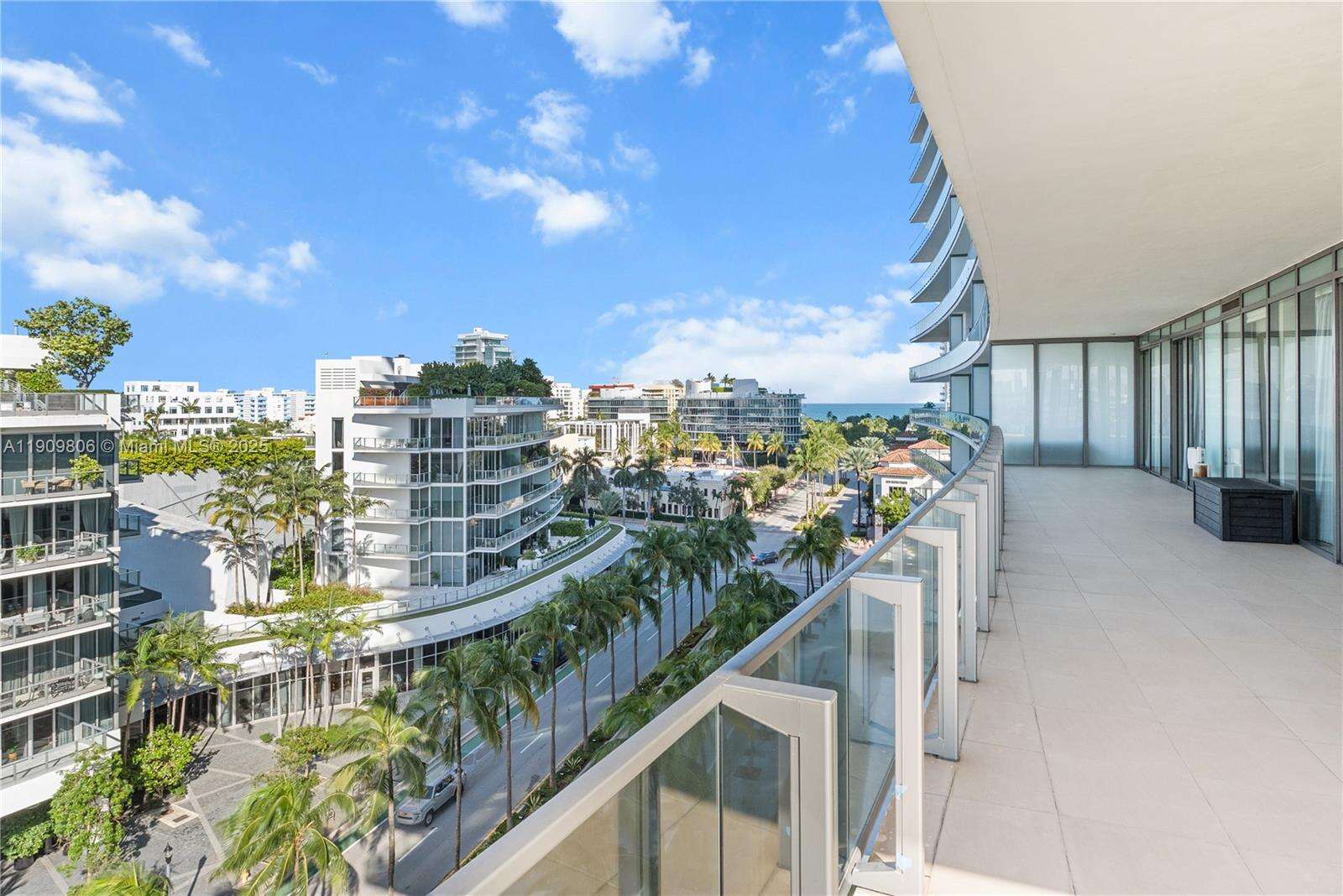 Apogee Unit #704 | Picture 34