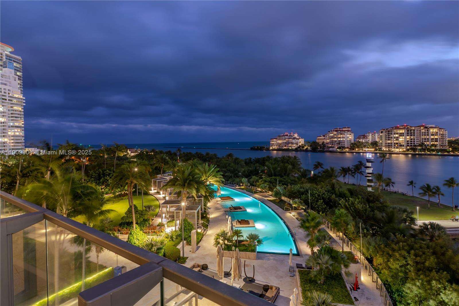 Apogee Unit #704 | Picture 5