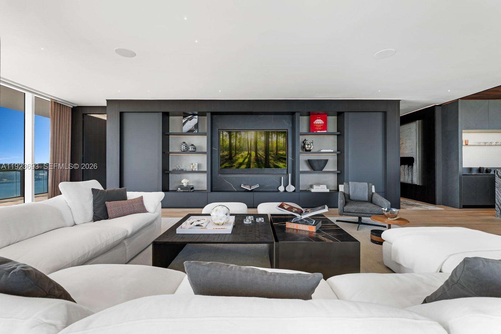 Apogee Unit #801 | Picture 2