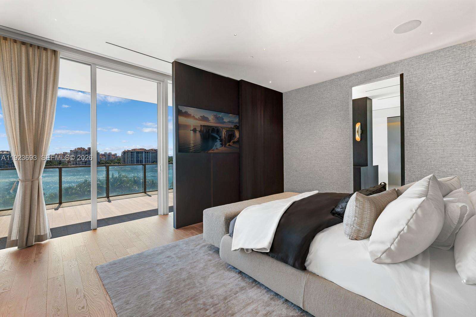 Apogee Unit #801 | Picture 12