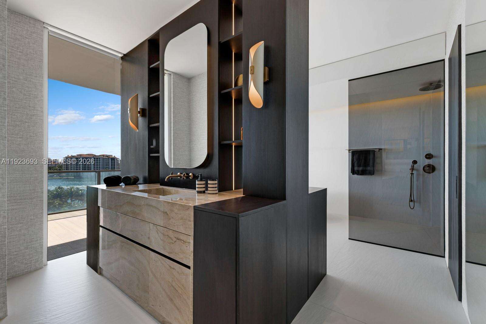 Apogee Unit #801 | Picture 16