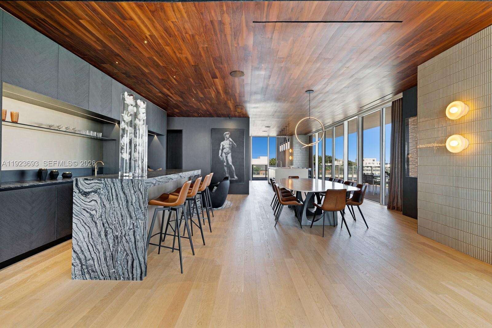 Apogee Unit #801 | Picture 3