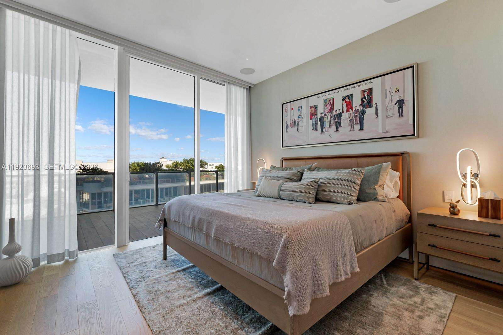 Apogee Unit #801 | Picture 25