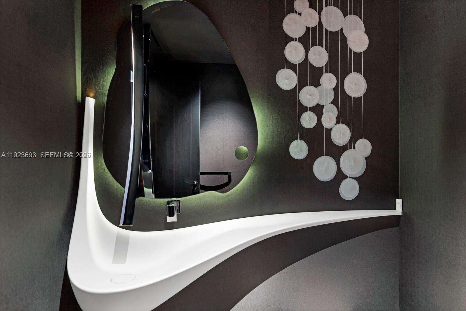 Apogee Unit #801 | Picture 30