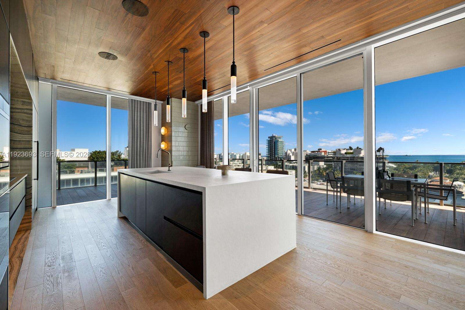 Apogee Unit #801 | Picture 6