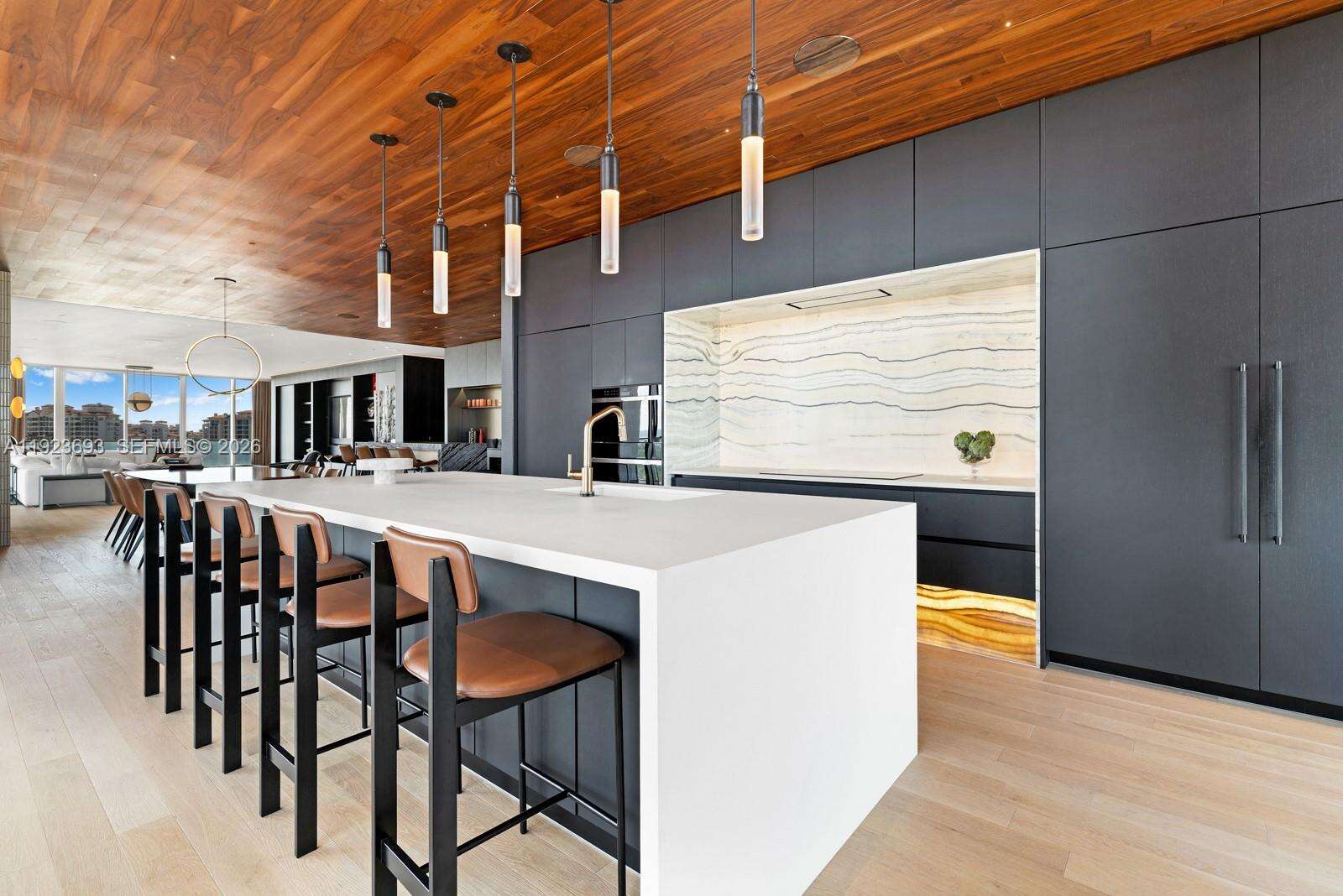 Apogee Unit #801 | Picture 8