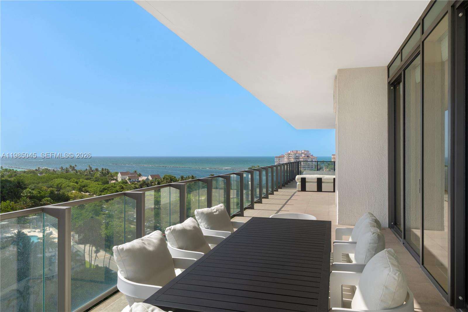 Apogee Unit #901 | Picture 25